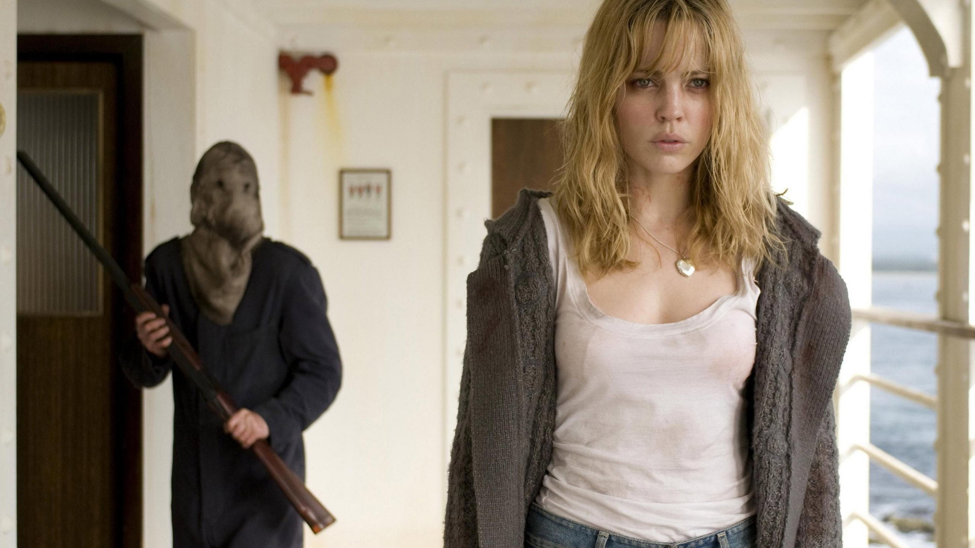 Фон для Треугольник / Triangle (2009)